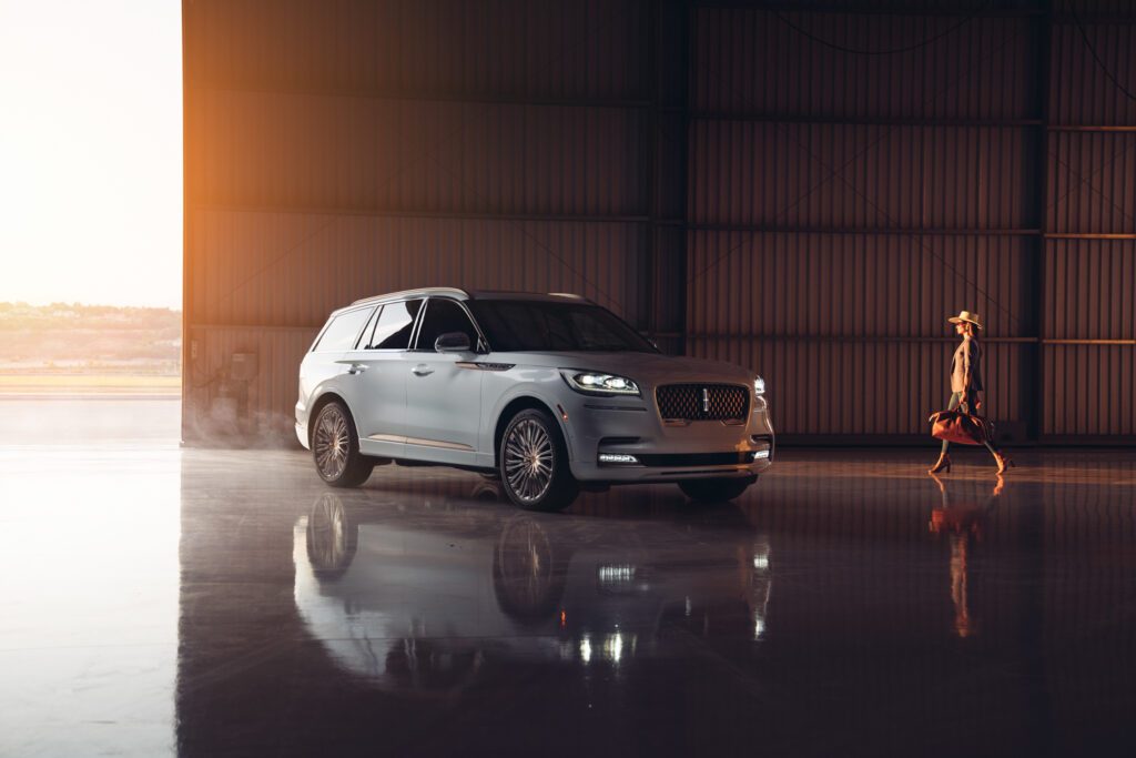 林肯AviaterShinola概念软白外观受Shinnola签名母珍珠手表拨号启发