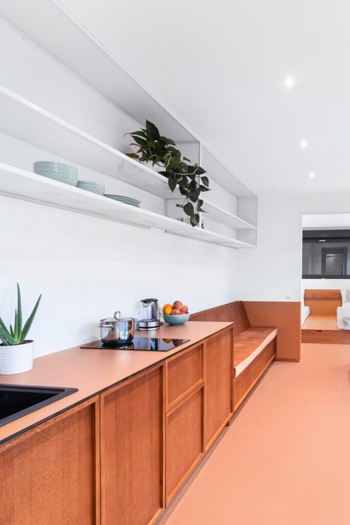 移动酒店325平方英尺照片由Znamy SiQQ和Izabela Retka拍摄