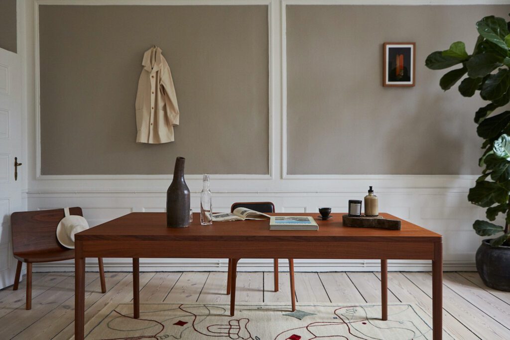 近似隐形抽屉和电缆存储器整合到前台微线中 — — 也是Sottomayor