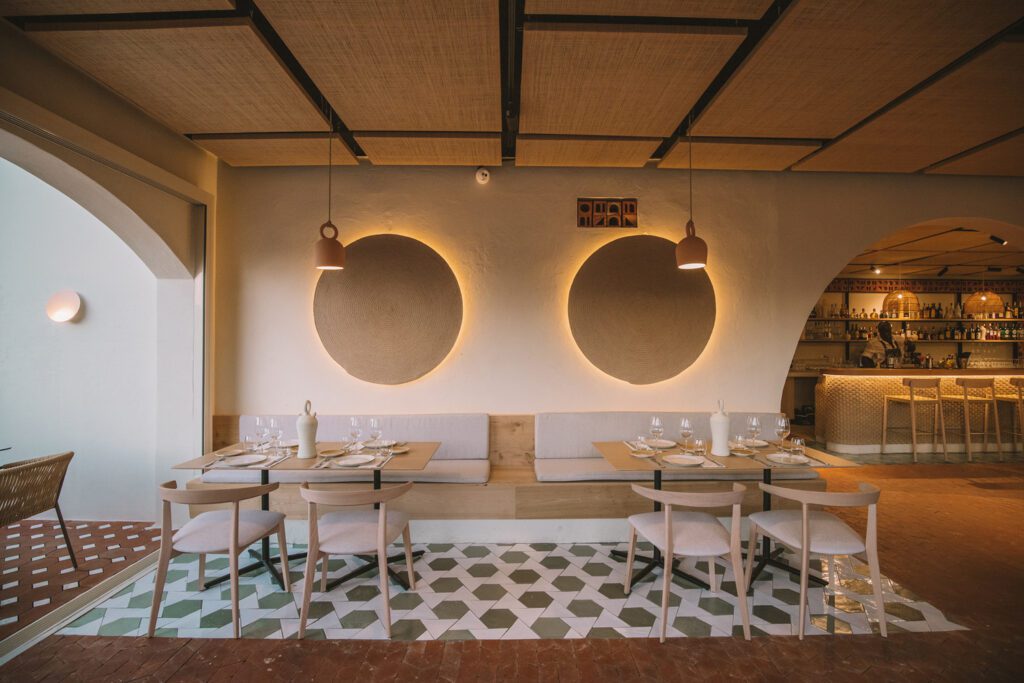 翻新强调架构和艺术曲线