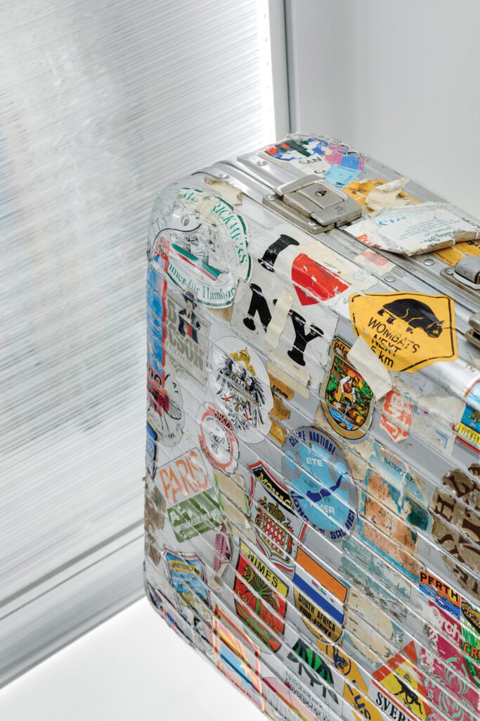 古代Rimowa手提箱装旅行贴板