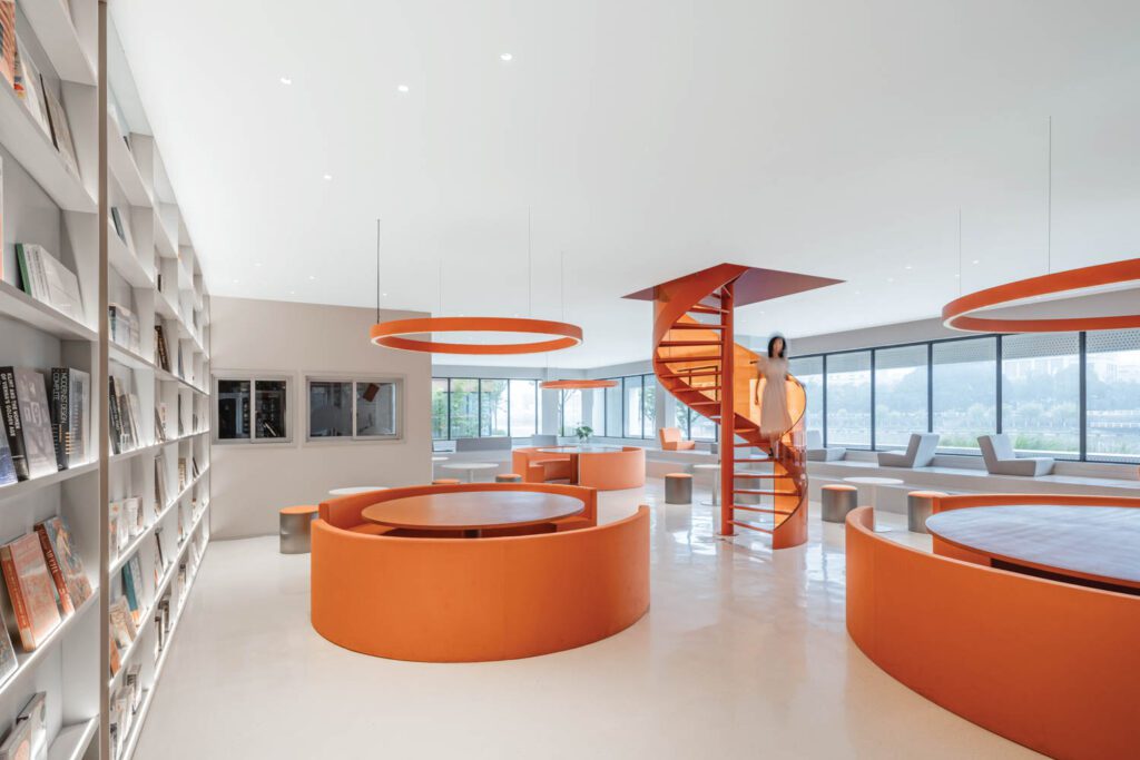 咖啡馆螺旋楼梯颜色 嵌套定置和座椅 都习惯点头