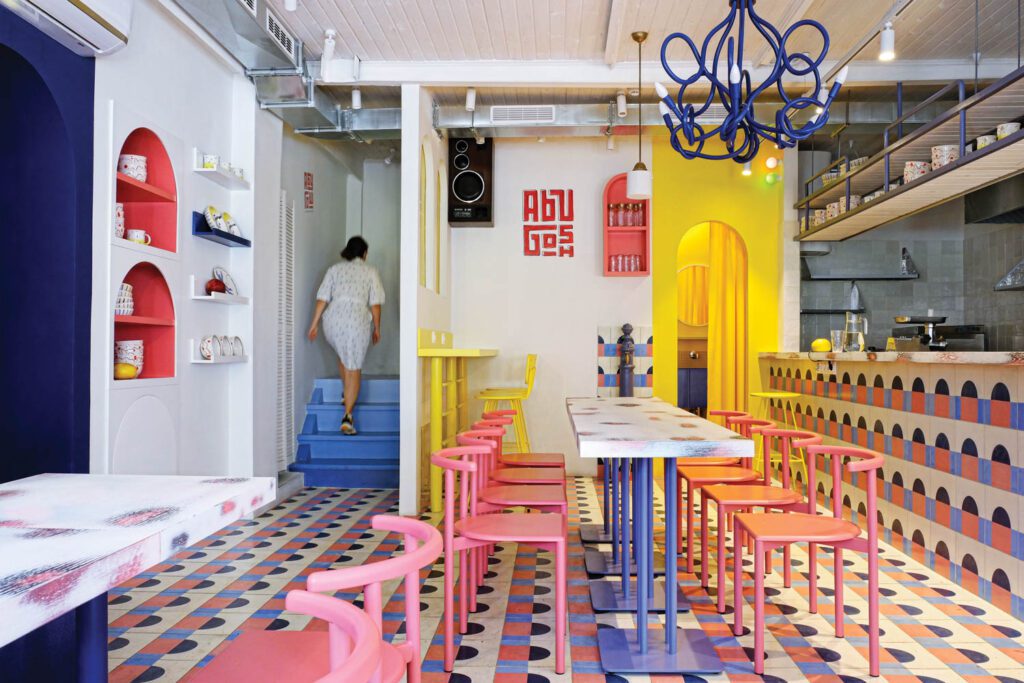 Elisa Passino设计楼下主餐厅瓦