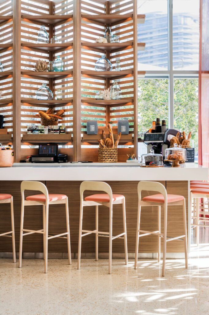 酒吧区回想池边绿洲