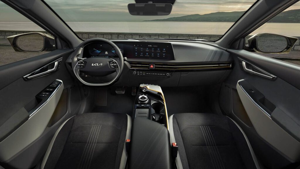 yabo appKiaEV6配有半自主驱动功能和头向显示系统,投射挡风玻璃上三维图像