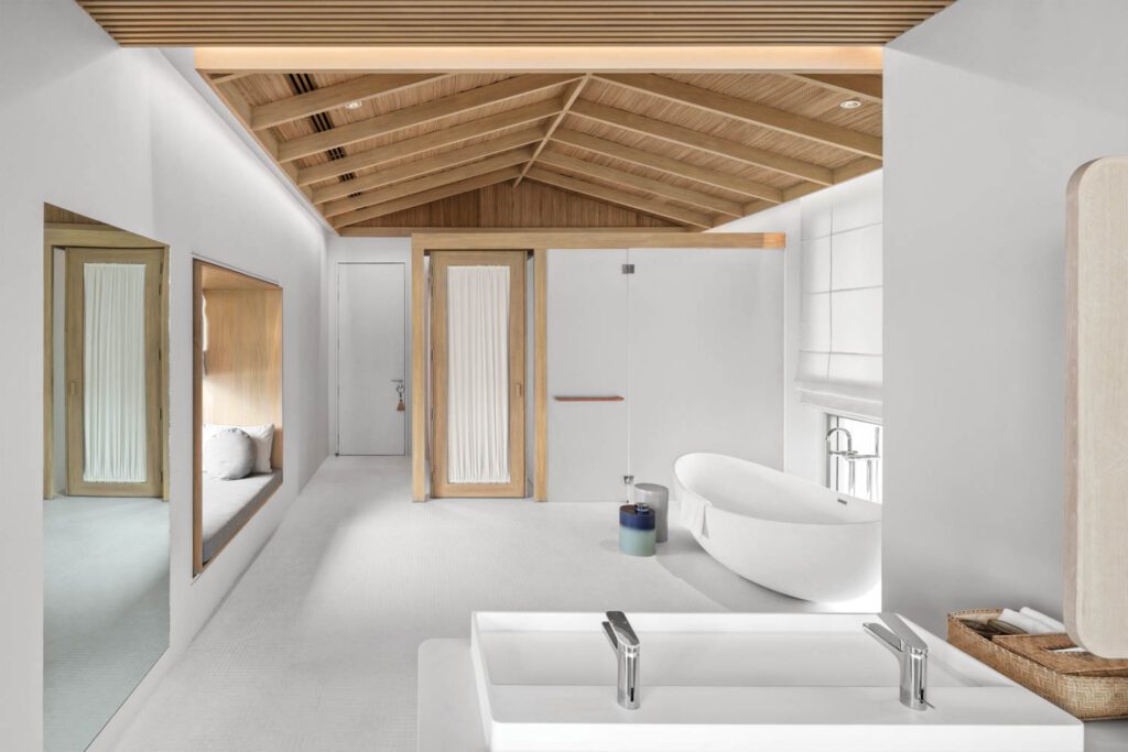 自然拉达天花板主卫生间