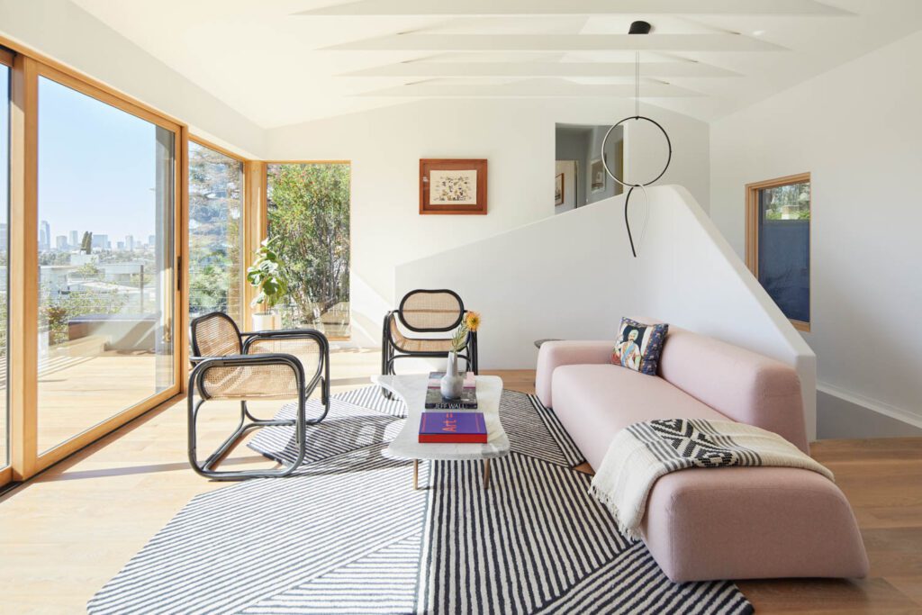 东墙新开口为刷新甲板和洛杉矶市中心提供归纳视图