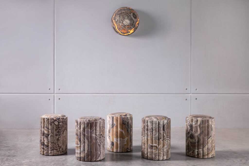 灰角月服amaOmar Chakil