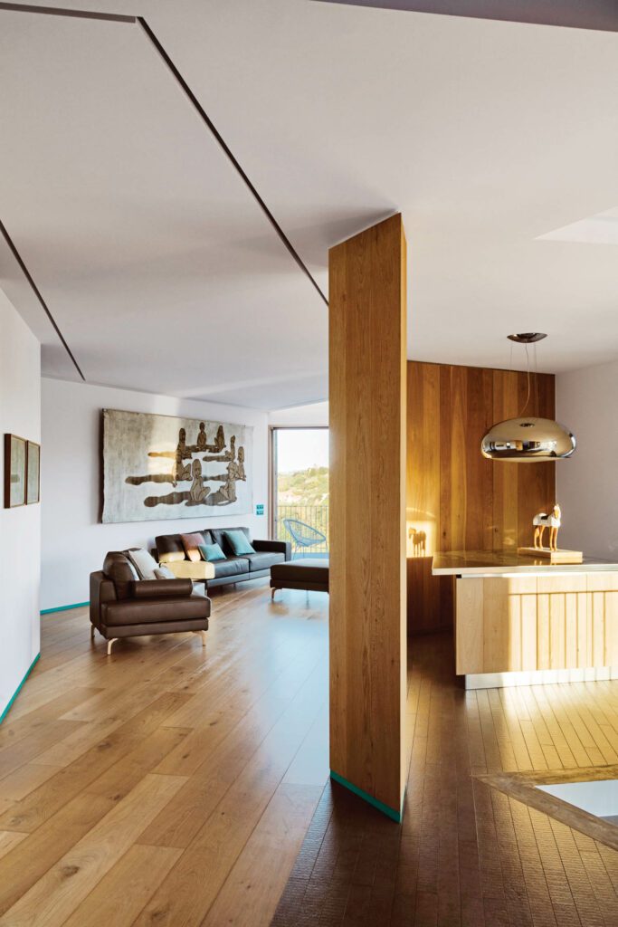 Woodwork生活区和厨房为橡树