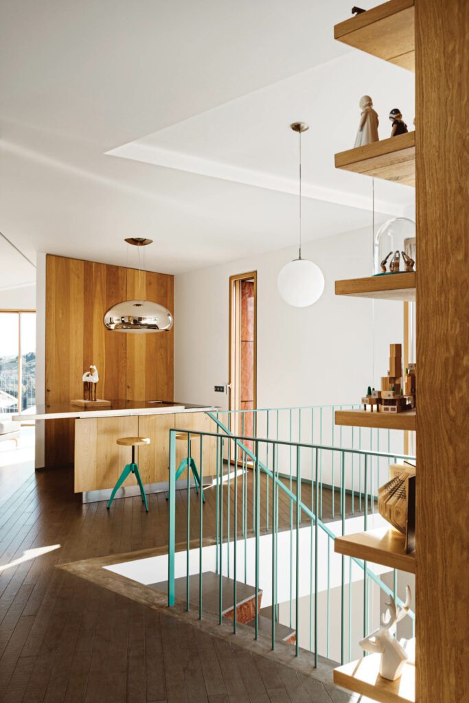 厨房凳子是Berruti和Blengini的另一定制设计