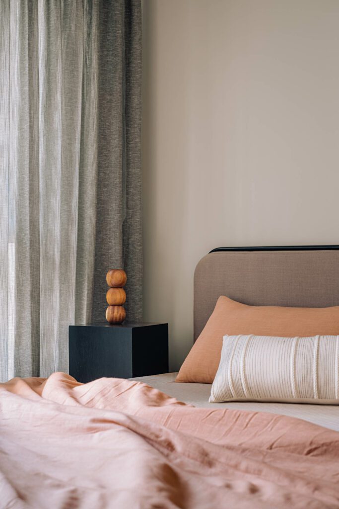 床窗帘从纯概念框架定制床和侧台