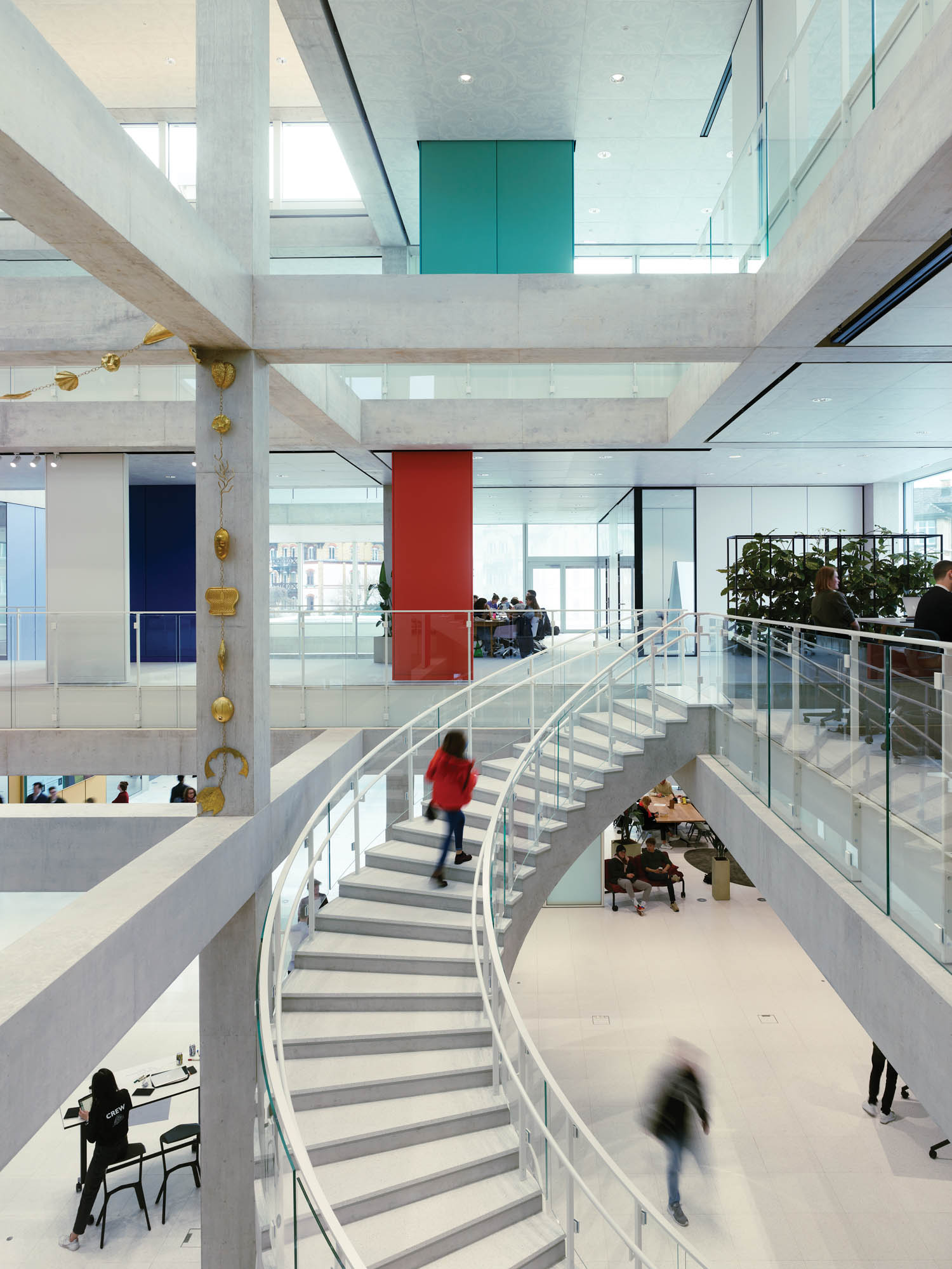 人走四舍五入楼梯