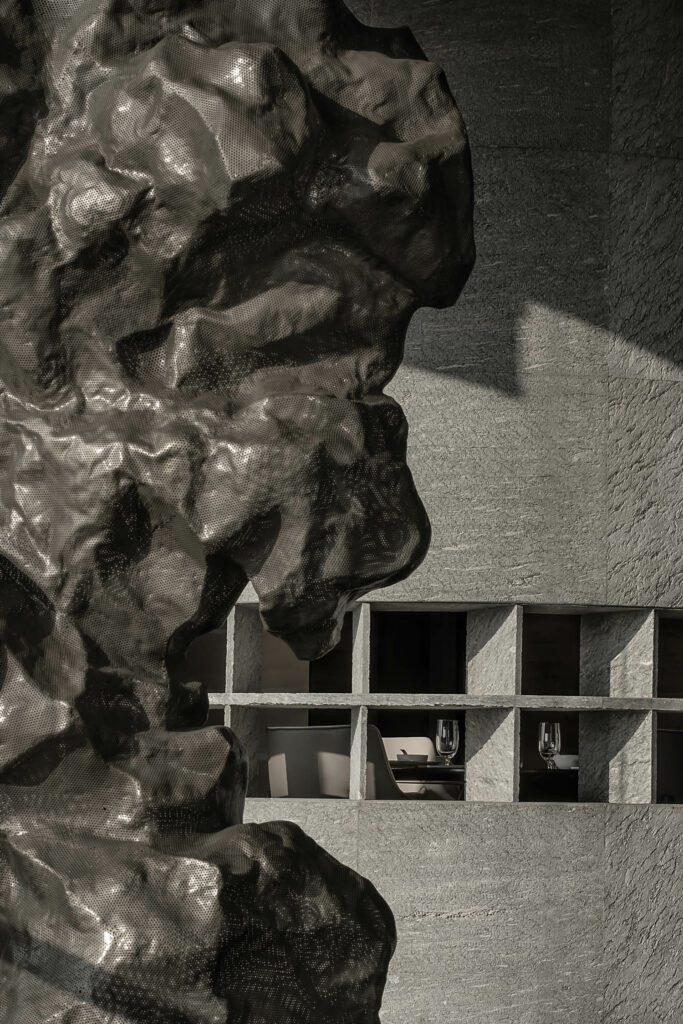 黑暗素材和自然光操作 遍历洞状空间