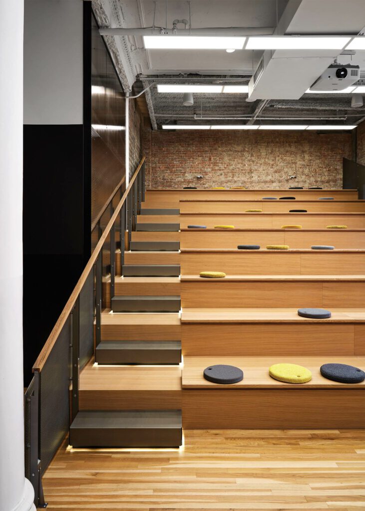 训练室裂开白橡树运动器