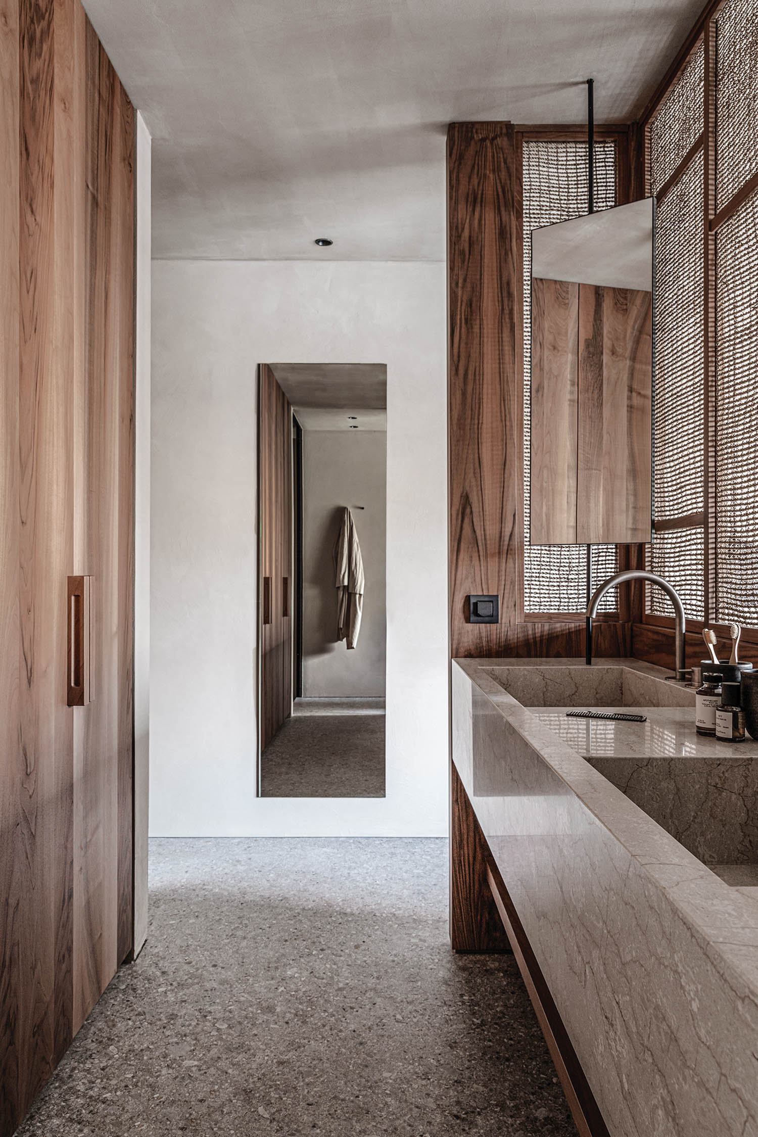 本地林石卫生间显示