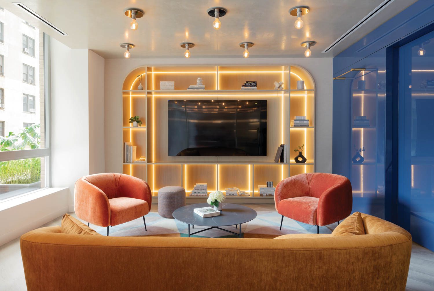 休息区有蓝橙口音