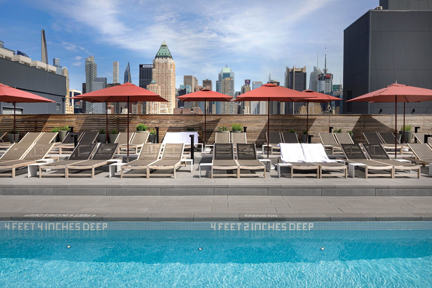 西宿俱乐部房顶池