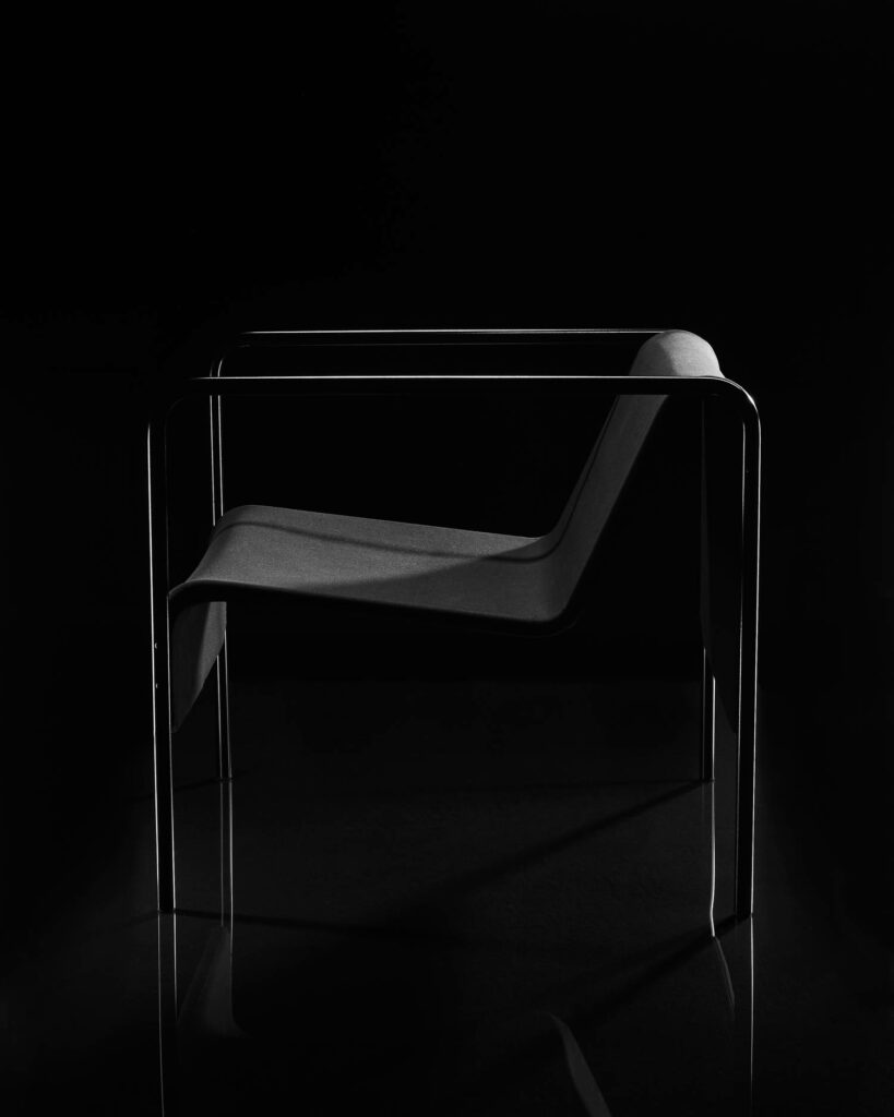 轮椅布满粉状钢和聚酯