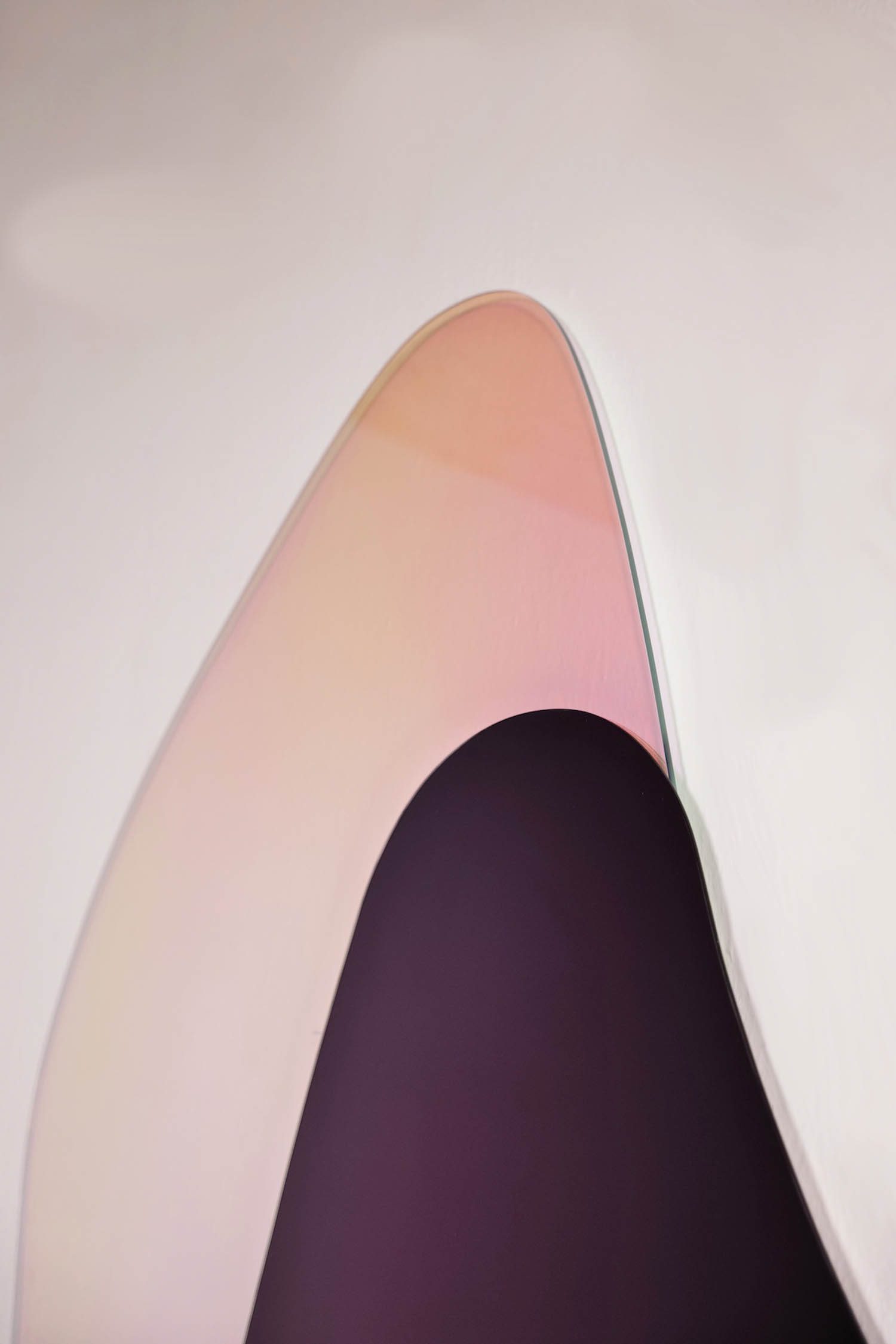 镜像贴上粉红色有机形状