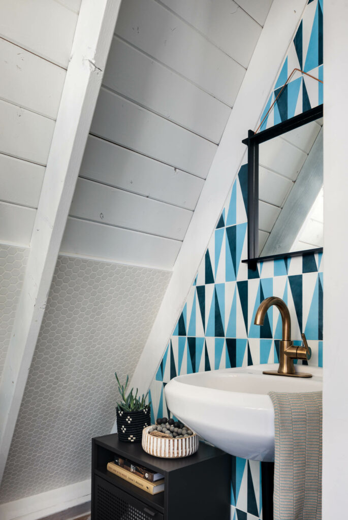 墙纸蓝三角式客房