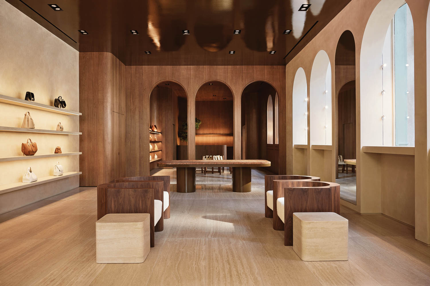 手提包排行墙和拱门开放