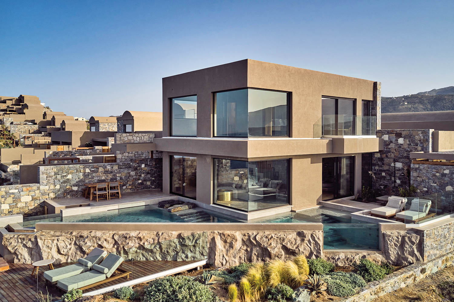 希腊度假村外墙石墙