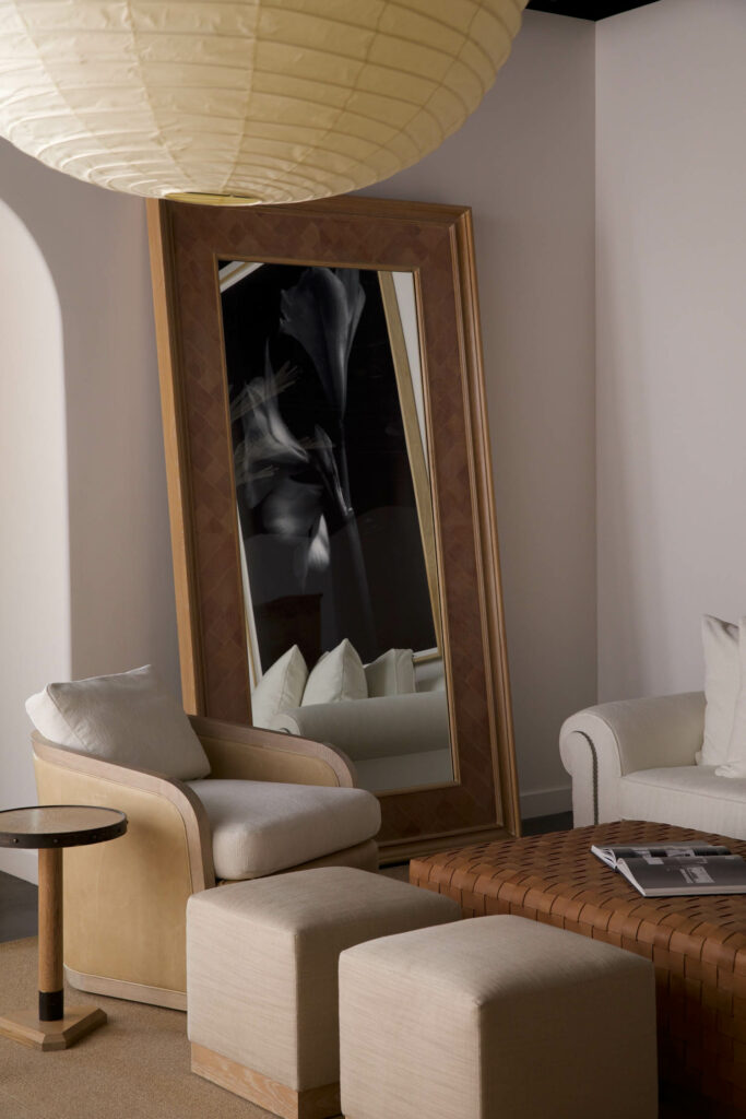 Alfredo Parades带家具客厅