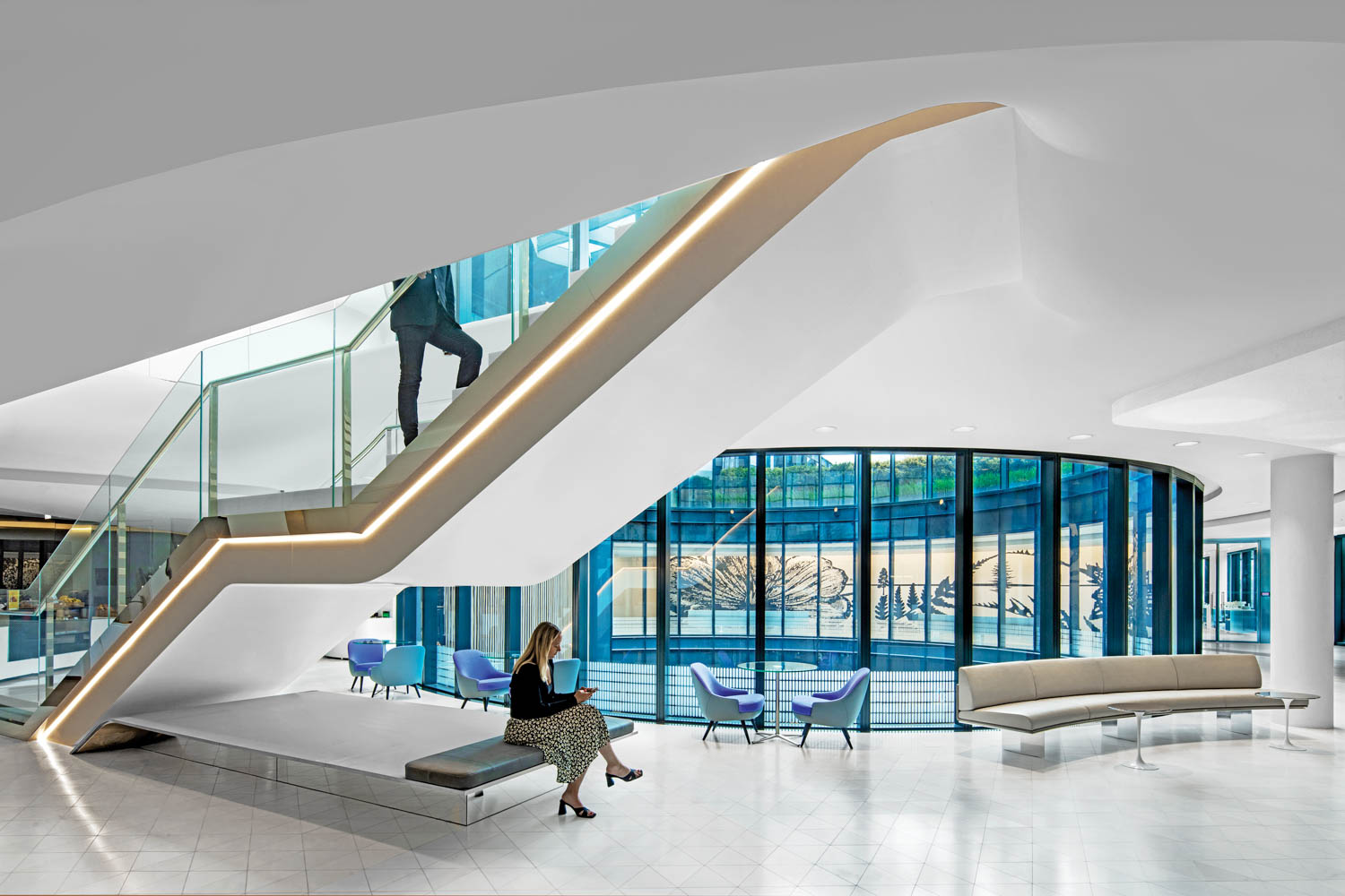 密尔班由LSM使用LED处理不锈钢