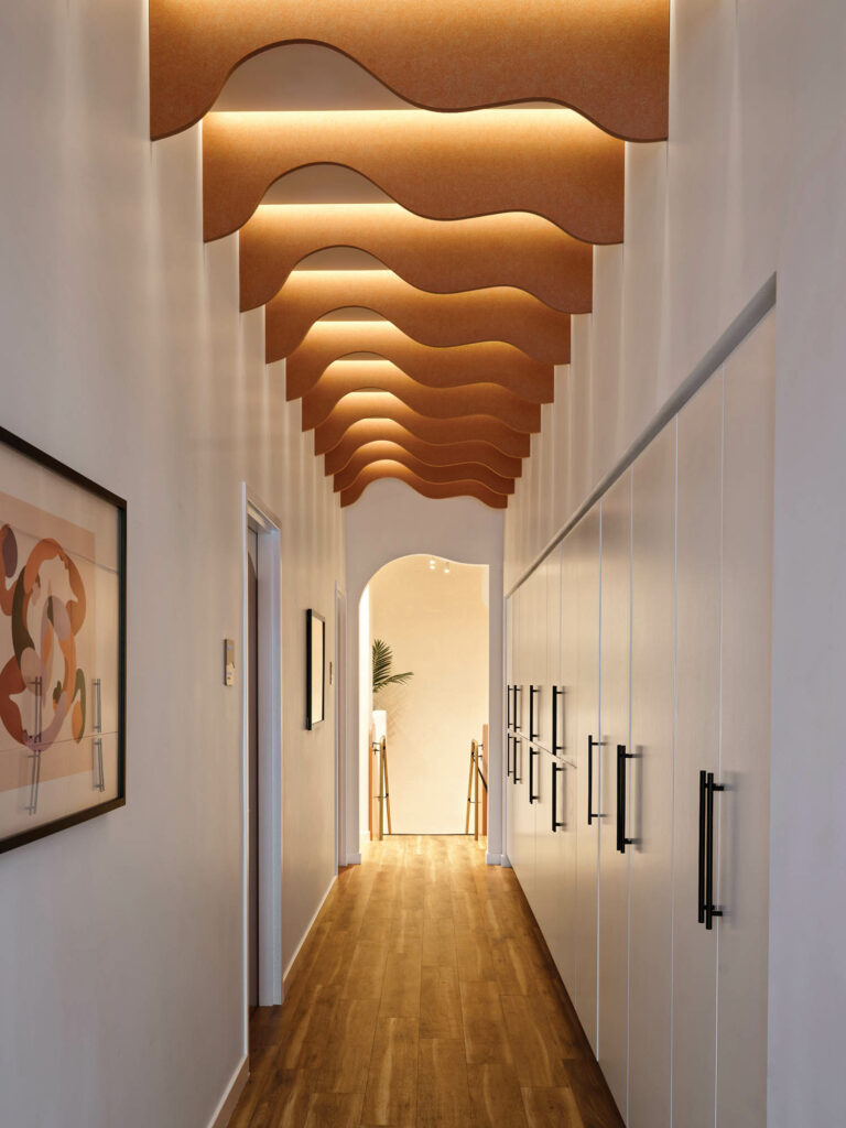 天花板鳍横跨Tia Williamsburg,即妇女全服务保健平台布林克林位置