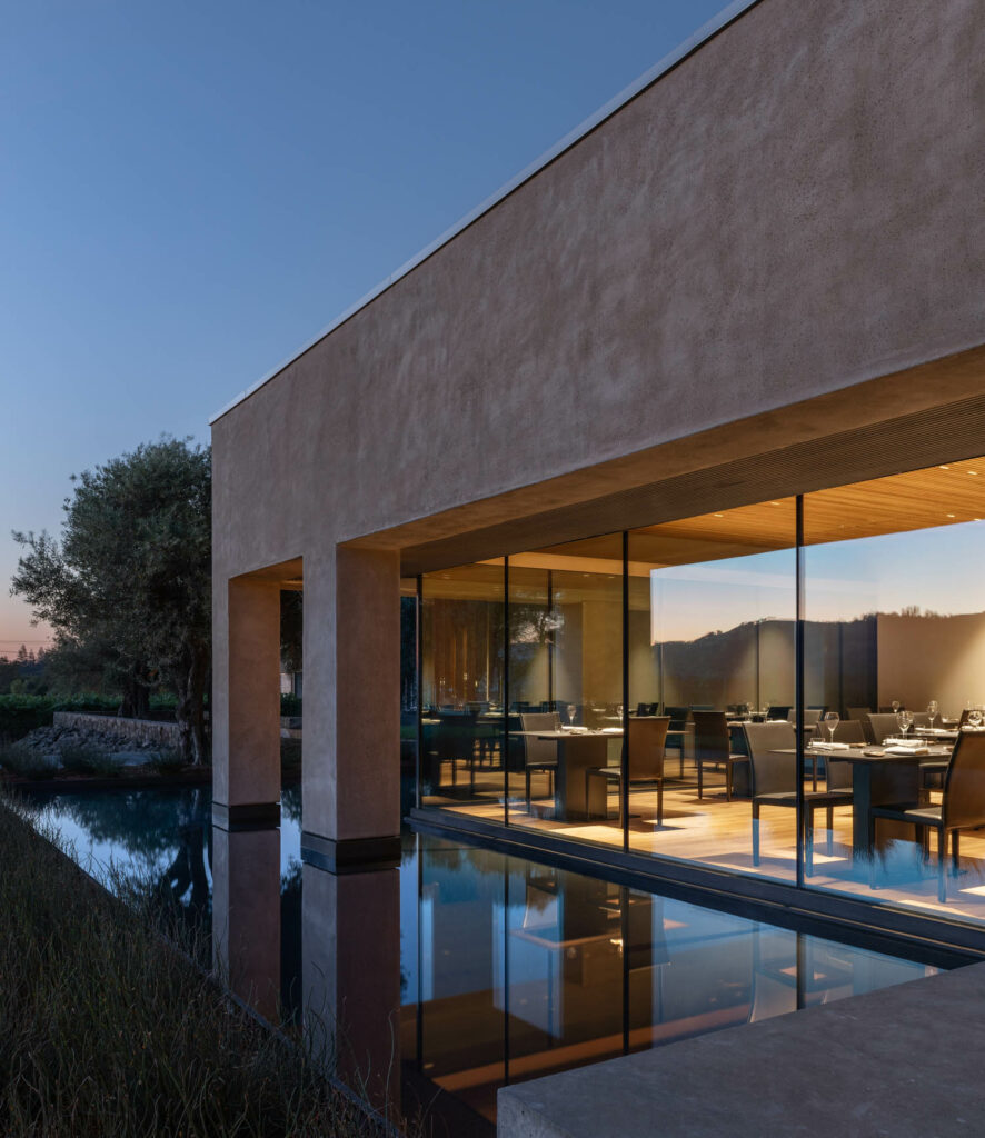 Cyrus餐厅 加利福尼亚餐厅 风景全景 包括反射池