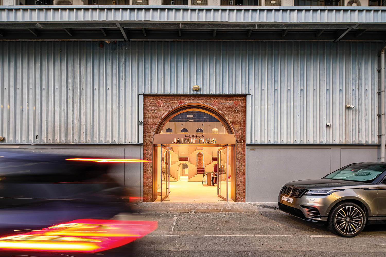 砖道入口JaipurRugs由Roar