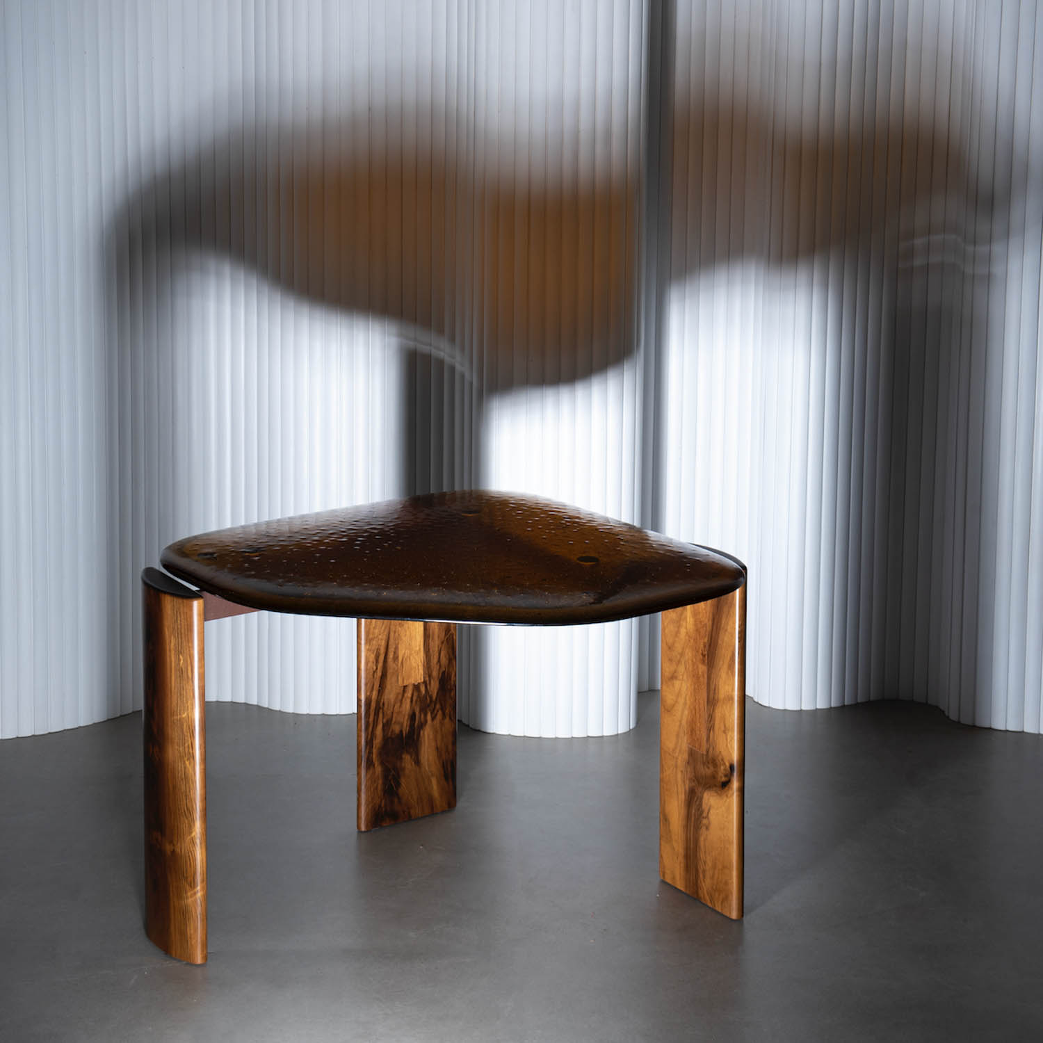 巴拉软咖啡桌Arthur Casas为Etel