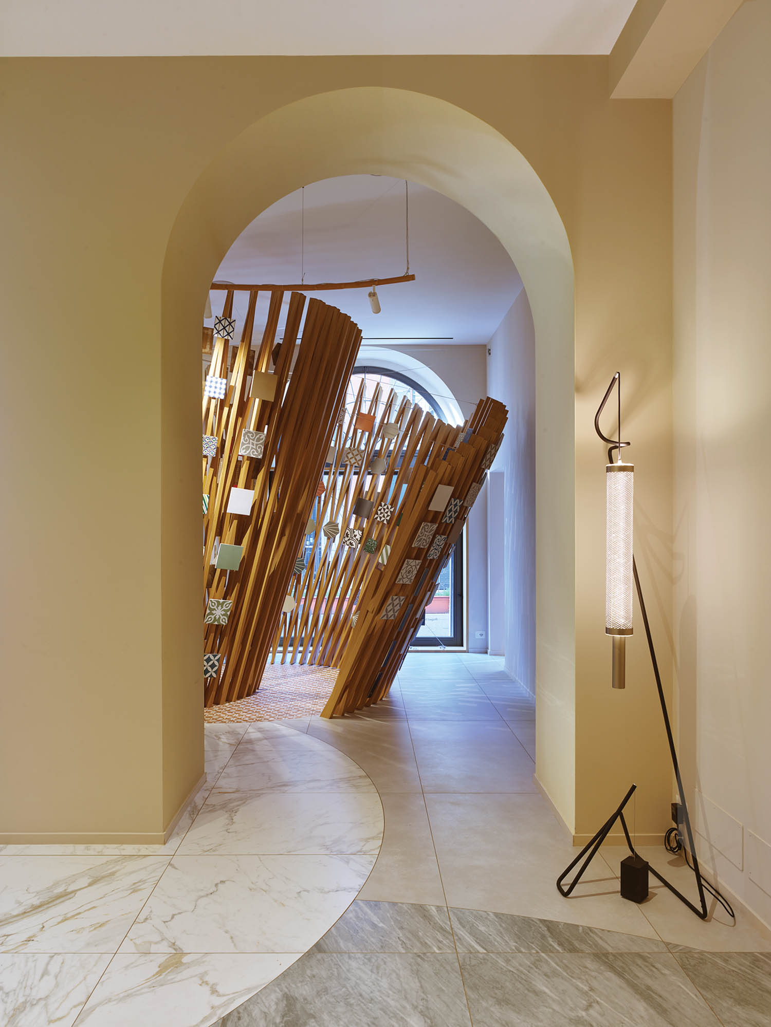 spinneret-esque木板显示器