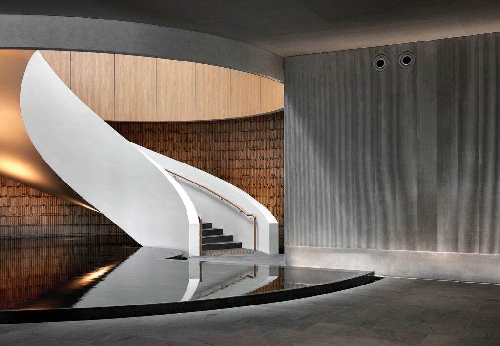 反射池在热泉和温泉入口执行护城