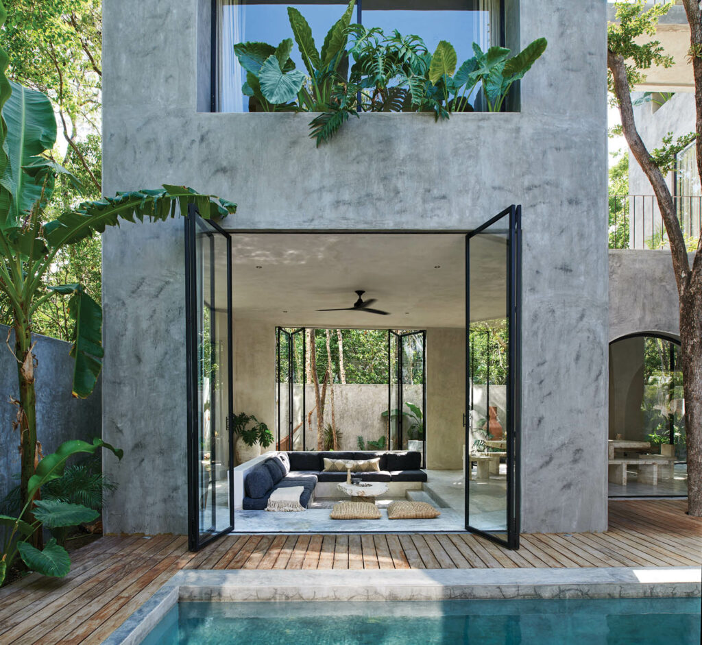 大玻璃门开室外池底