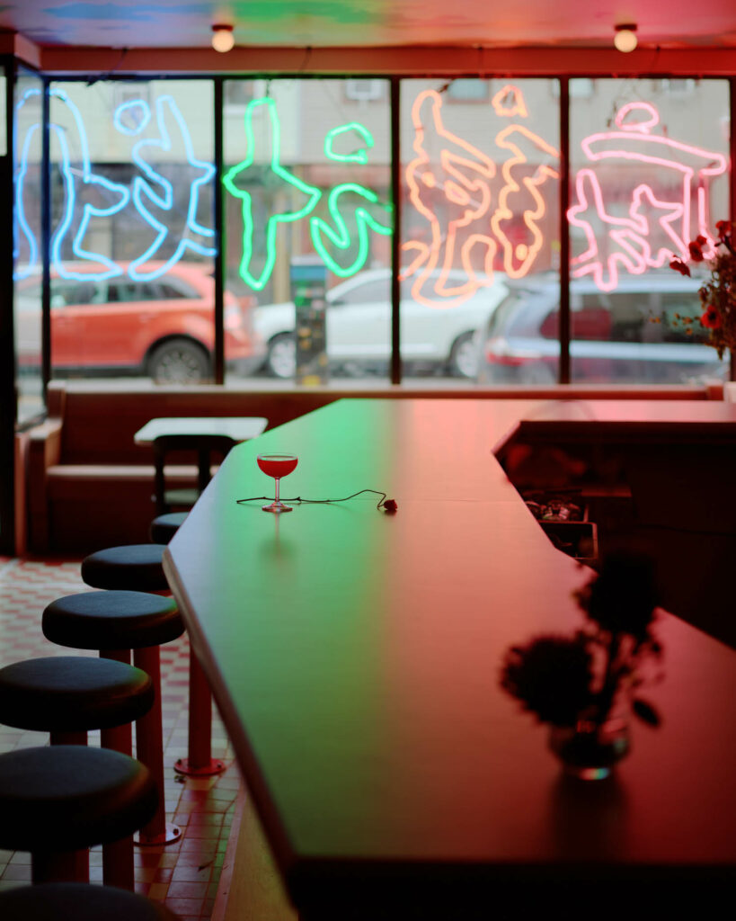 彩虹线告示马拉项目玻璃商店前端