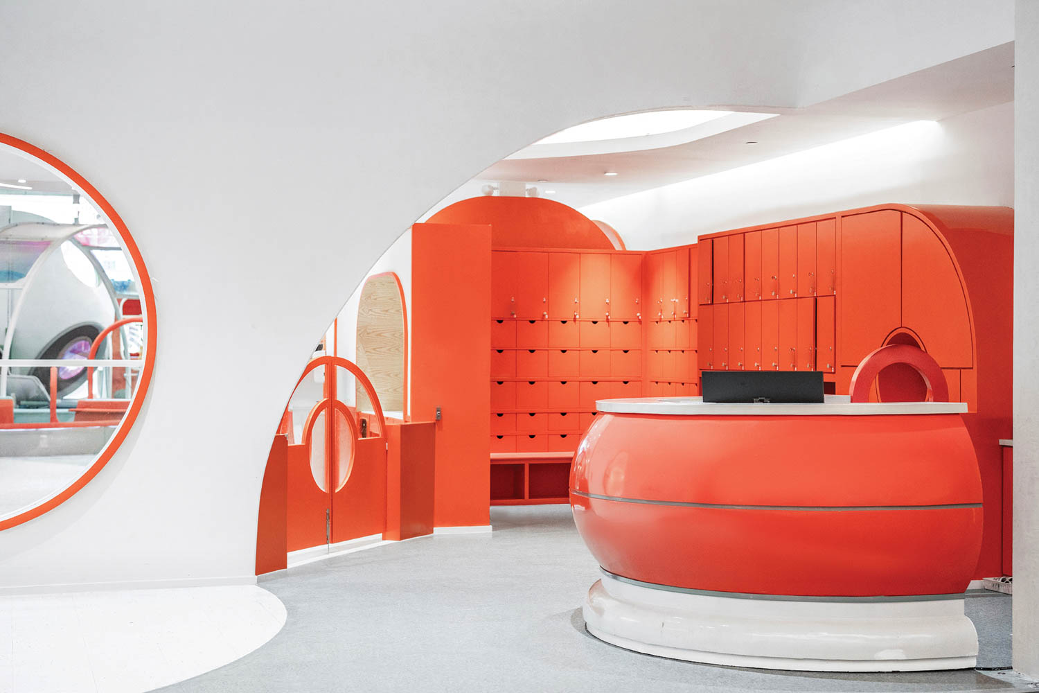 明亮橙室 趣味游乐家庭俱乐部