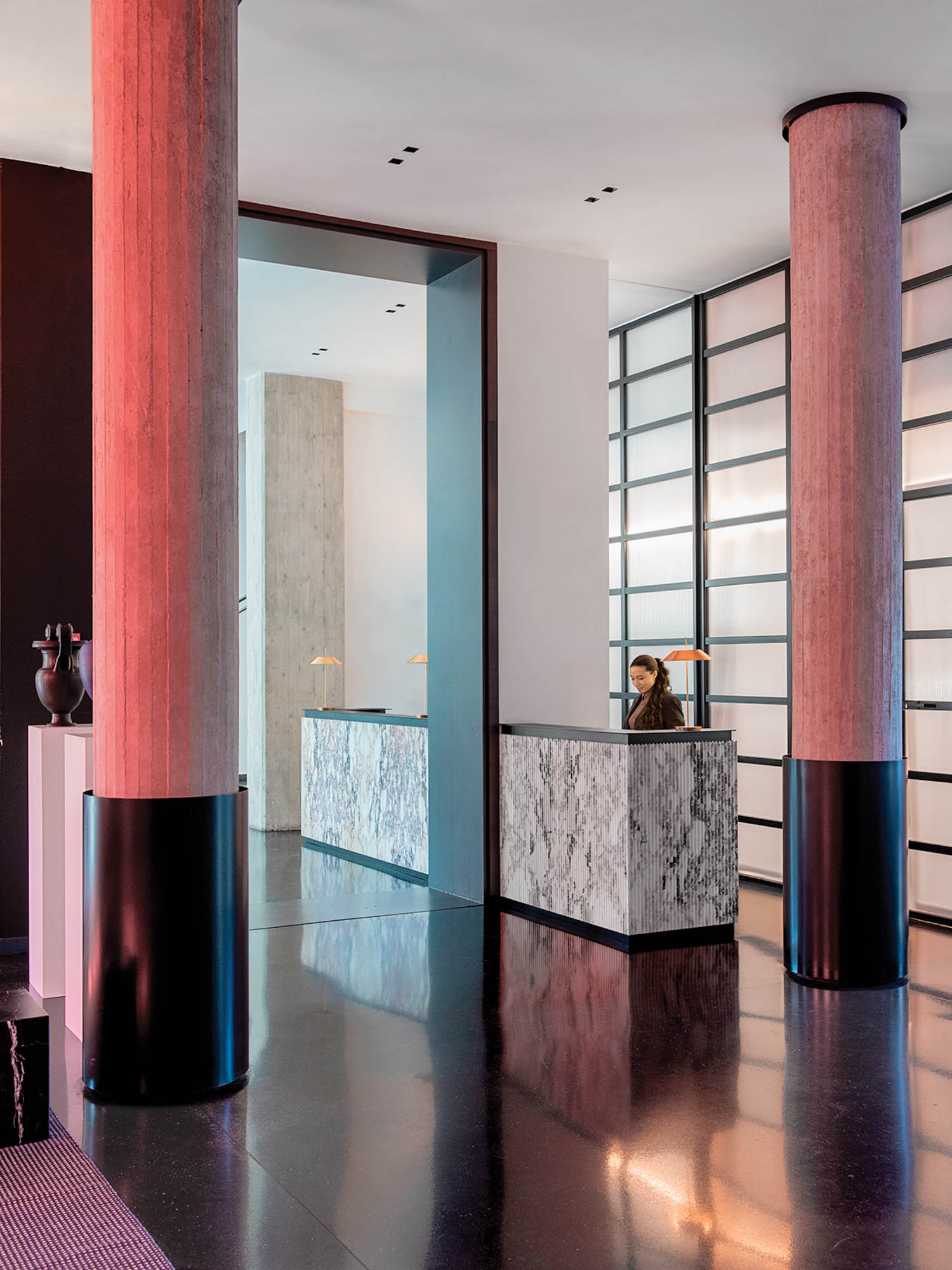 大列侧接本庞贝酒店前台