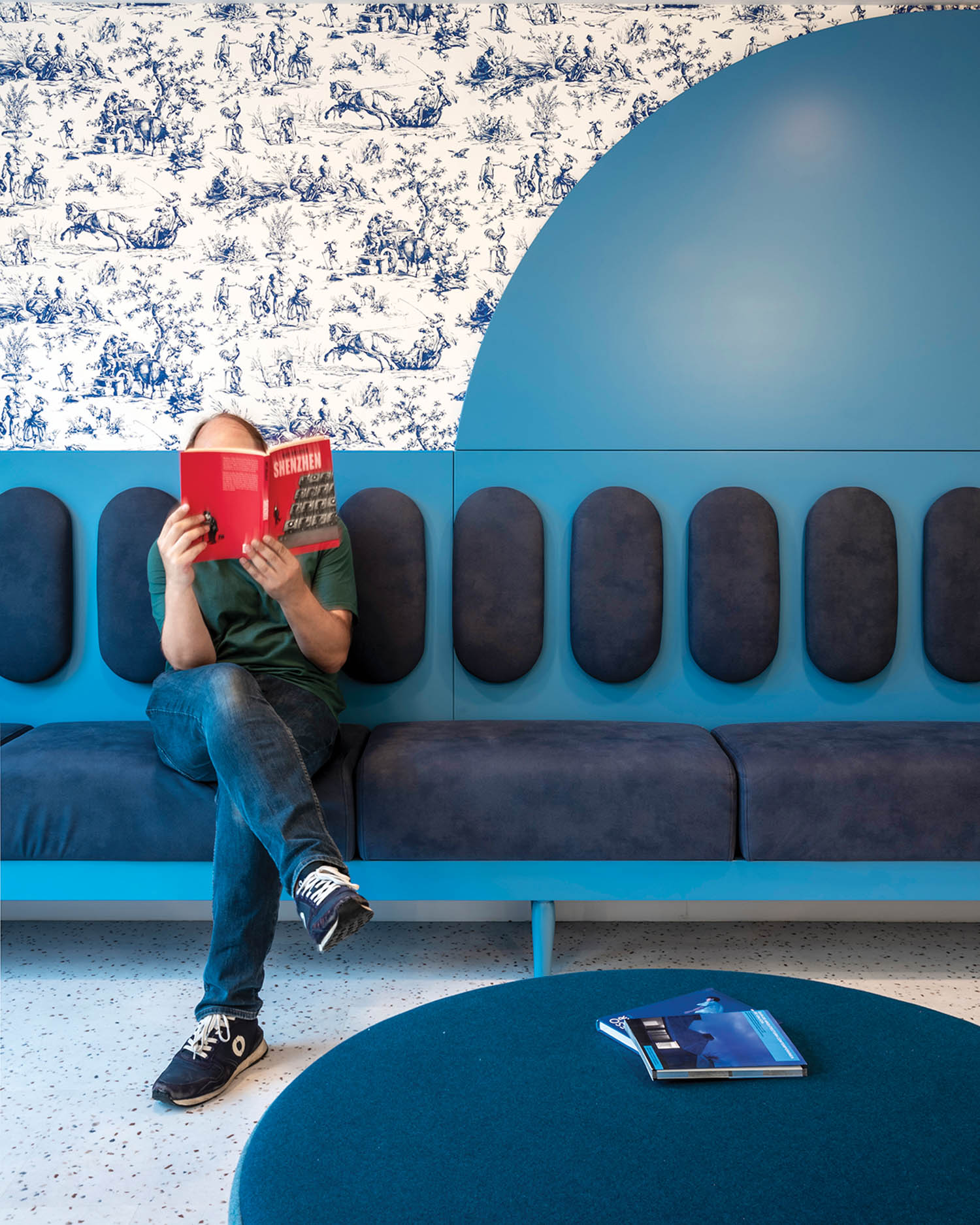 人读蓝大堂座椅