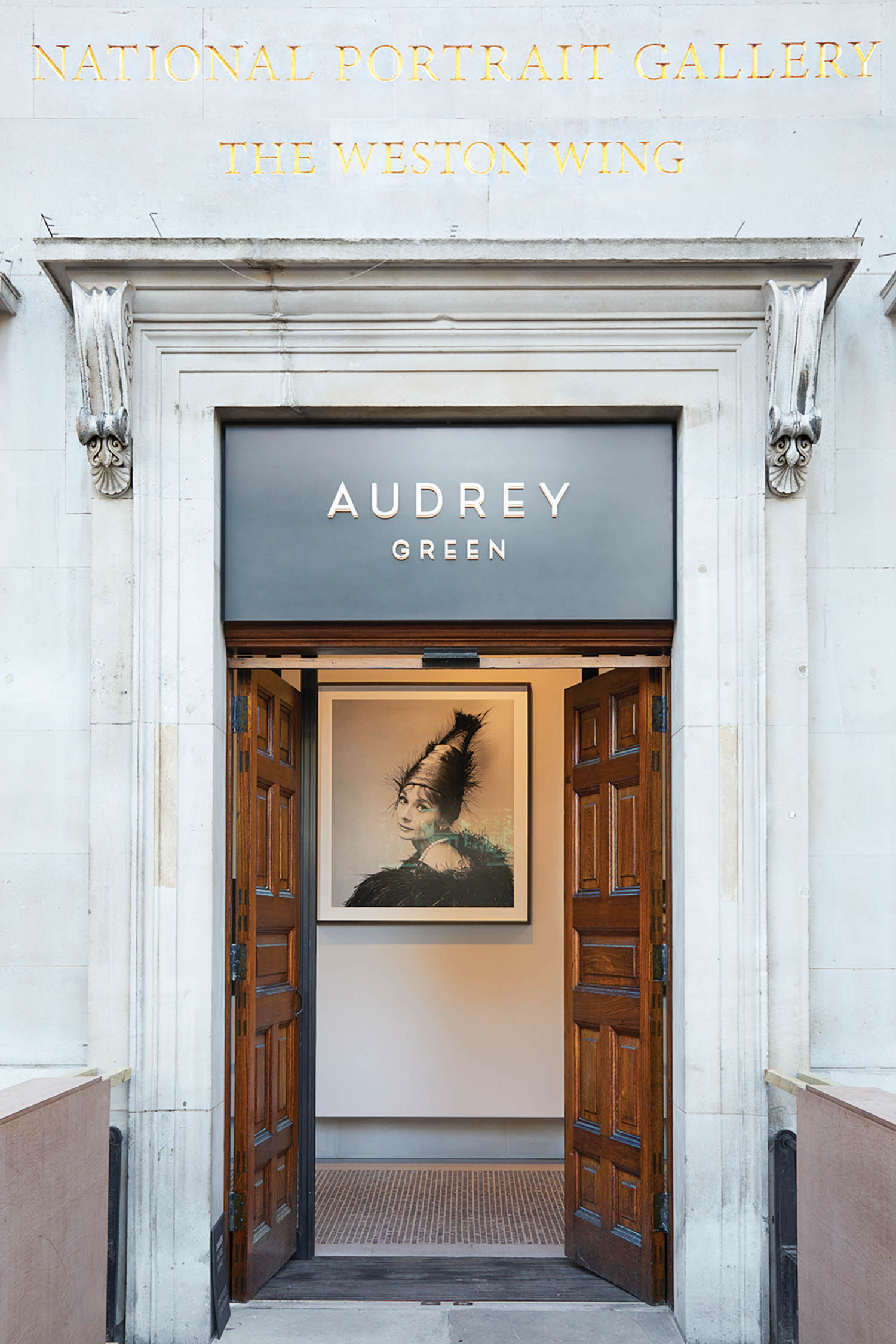 OudreyGreen和Larry酒吧伦敦入口