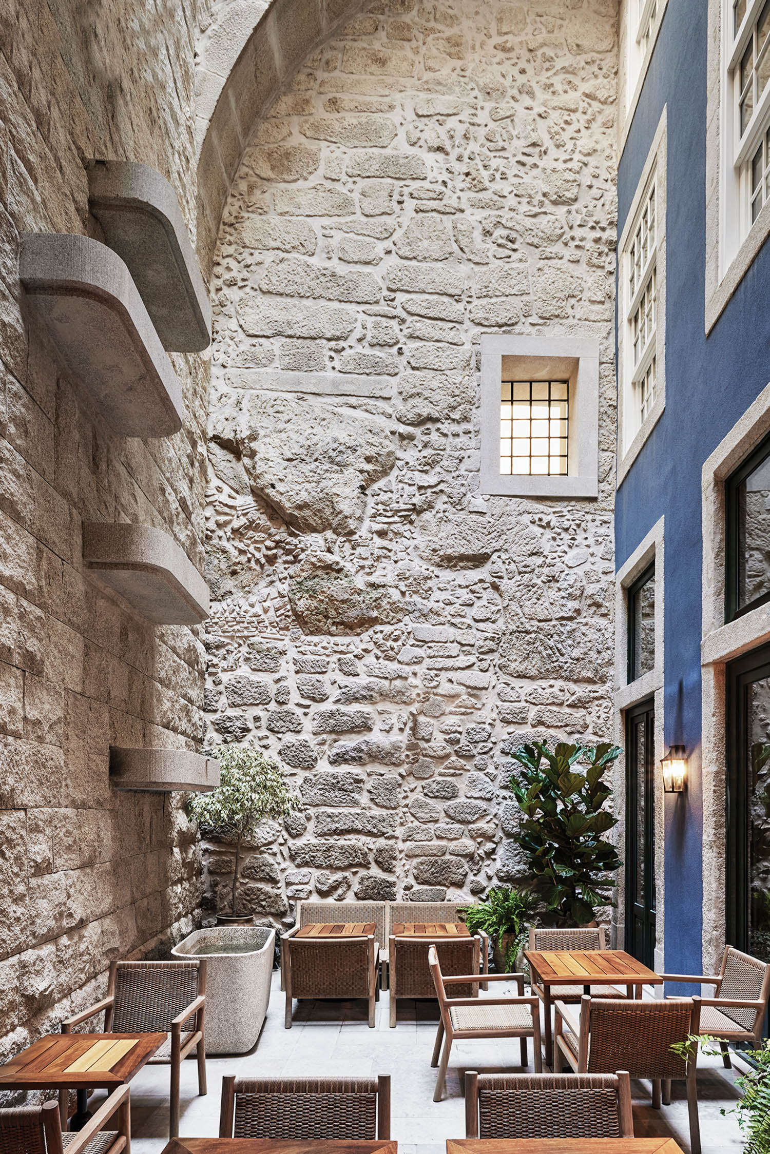 石墙环绕葡萄牙宾馆户外座