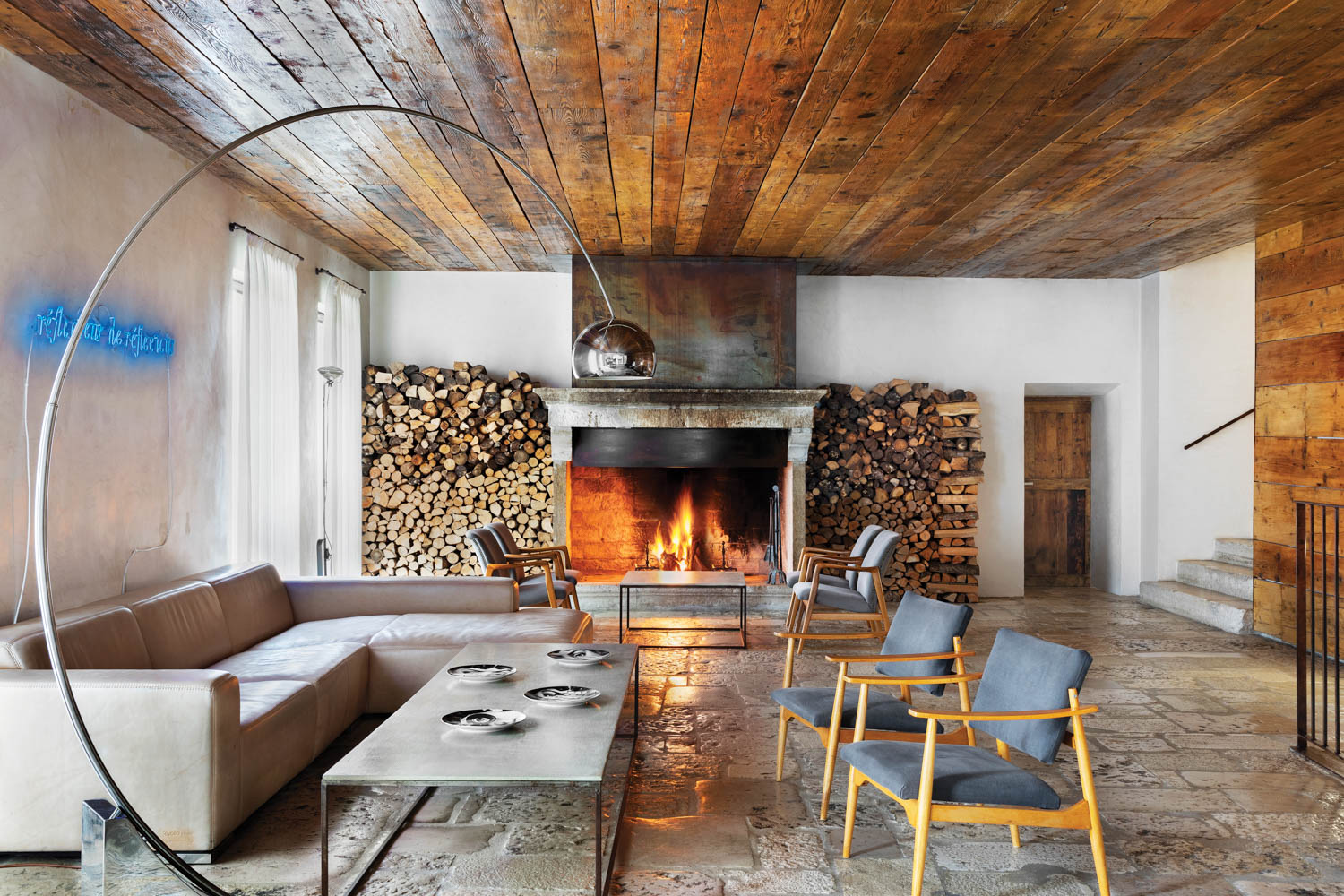 防火墙点亮本宾馆休息室