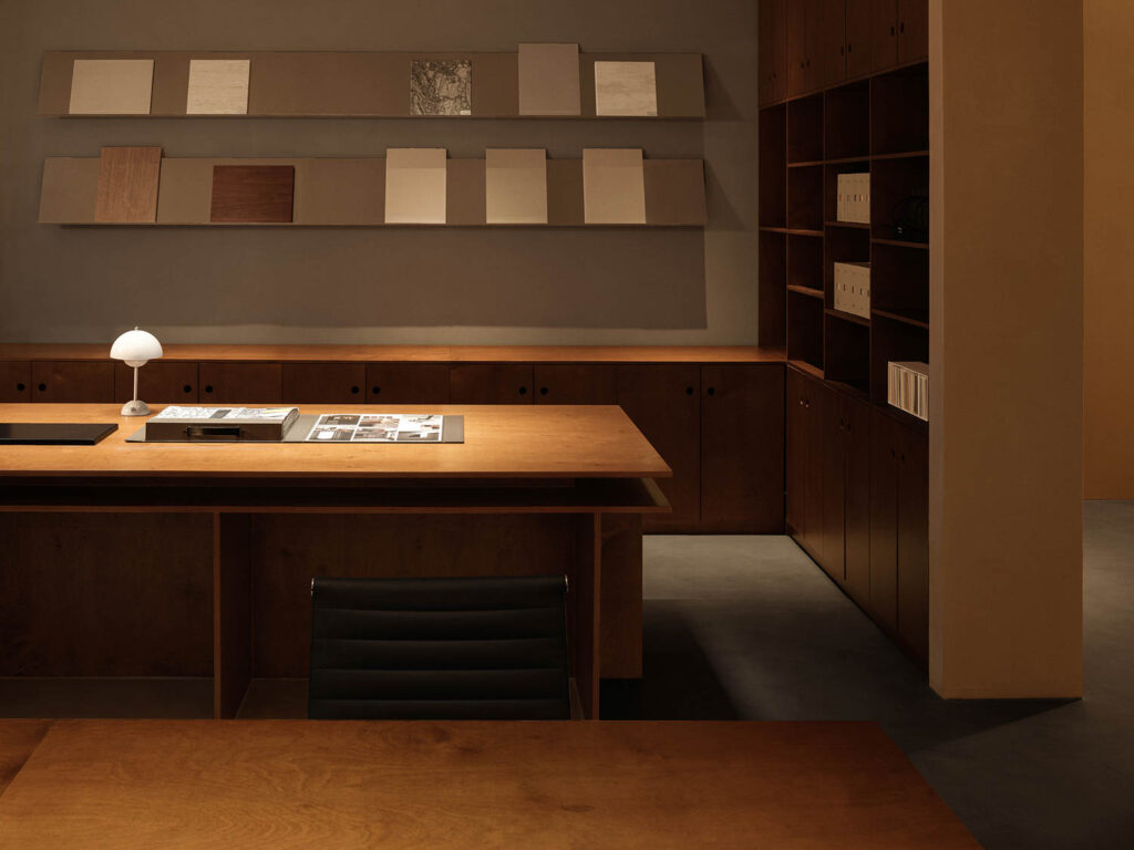 木板半开放办公空间