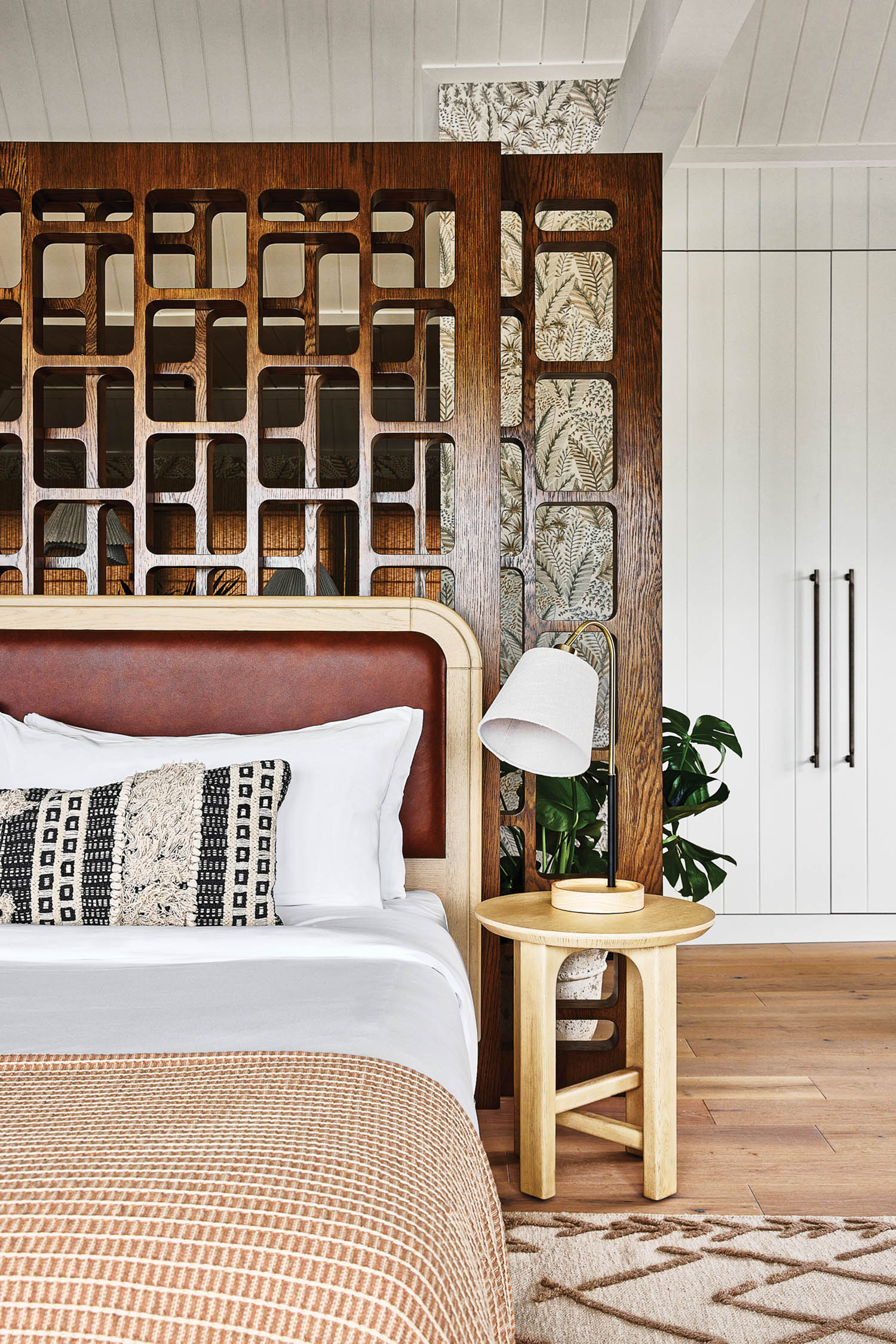 马萨诸塞葡萄园酒店客房床后切分治