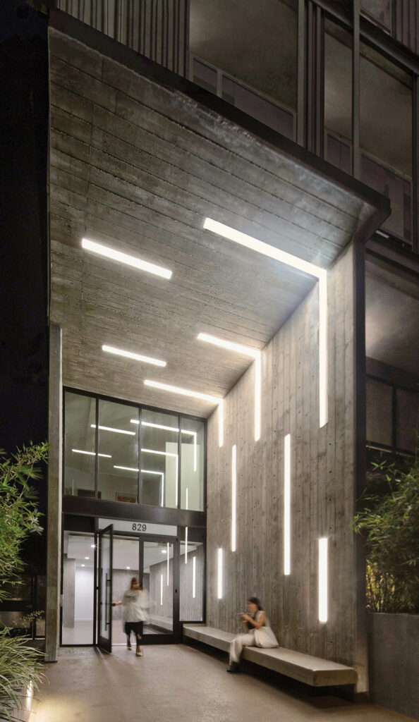 走廊全天花板带灯