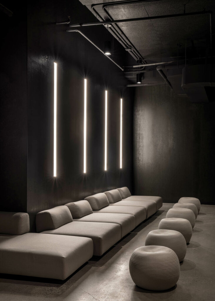 深情室和舒适沙发