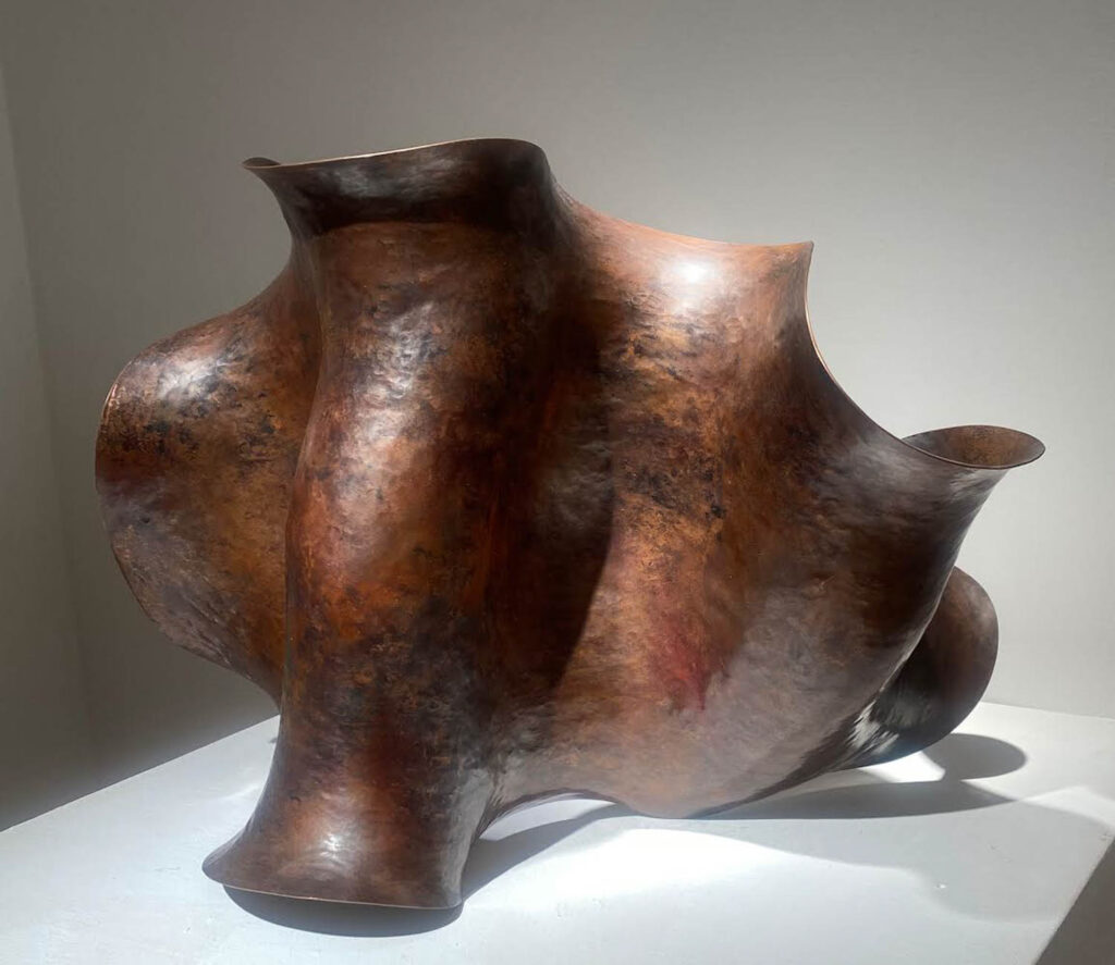 青铜雕像像百合