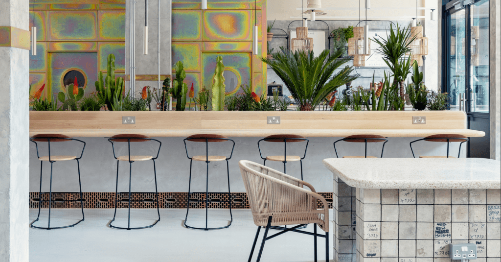 Hollowayli酒店项目多彩金属餐厅wal