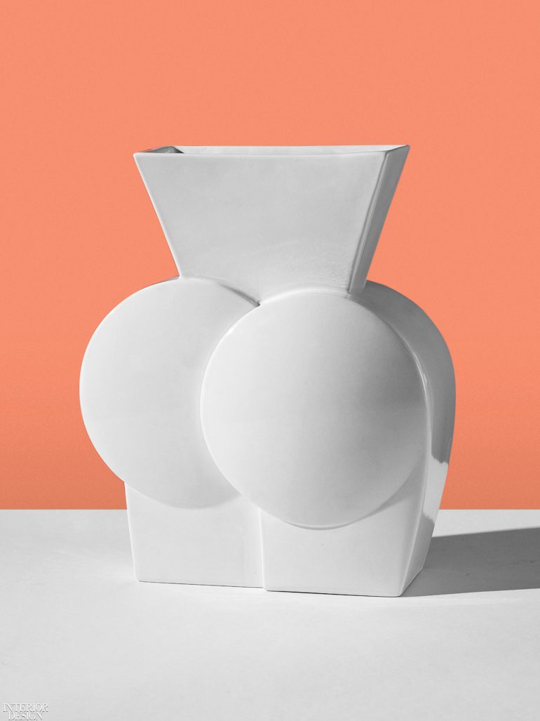 白陶花瓶双环形像烟托形状