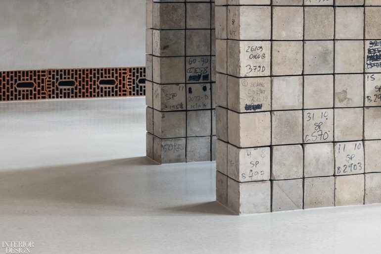 水泥立方体由Holloway Li为宾馆循环